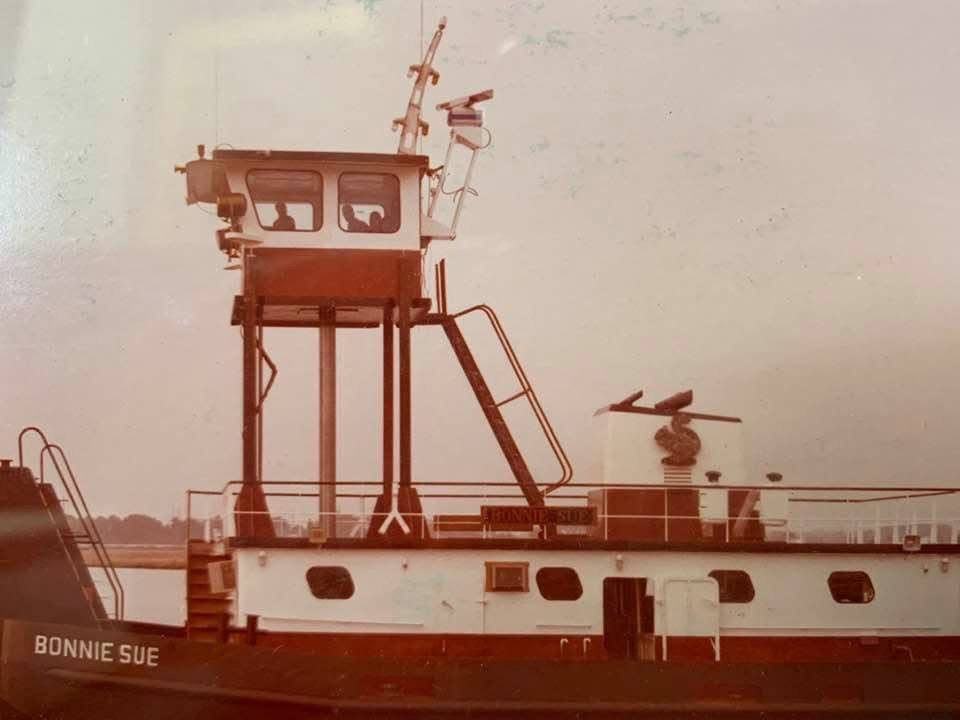The towboat M/V Bonnie Sue underway, photographed in the 1970s